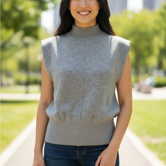 Banana Republic 100% Cashmere Sleeveless Sweater – Size XS - Picture 1 of 7